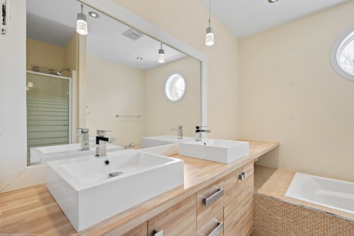 Chambre à coucher - 3182 Boul. St-Martin E., Laval (Duvernay), QC - Indoor Photo Showing Bathroom