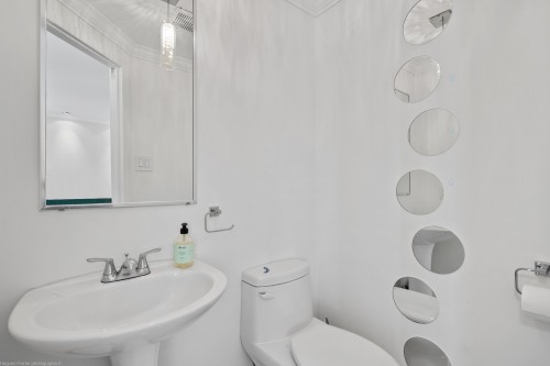 Salle d'eau - 3182 Boul. St-Martin E., Laval (Duvernay), QC - Indoor Photo Showing Bathroom