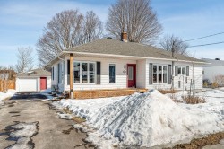 217 Rue McClure  Cowansville, QC J2K 1Y1