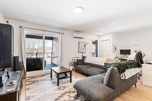 Salon - 365 Rue Adams E., Richmond, QC - Indoor Photo Showing Living Room