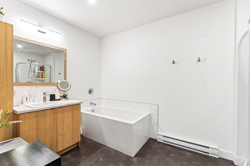 Salle de bains - 365 Rue Adams E., Richmond, QC - Indoor Photo Showing Other Room