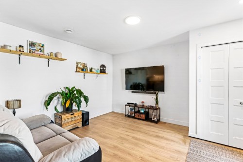 Salon - 365 Rue Adams E., Richmond, QC - Indoor Photo Showing Living Room