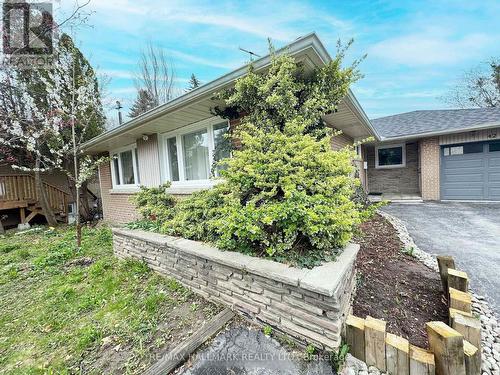 42 Millgate Crescent, Toronto, ON - Outdoor