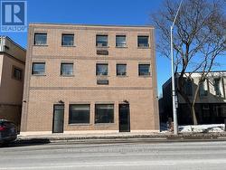 A - 18 WELLINGTON STREET E  Aurora, ON L4G 1H5