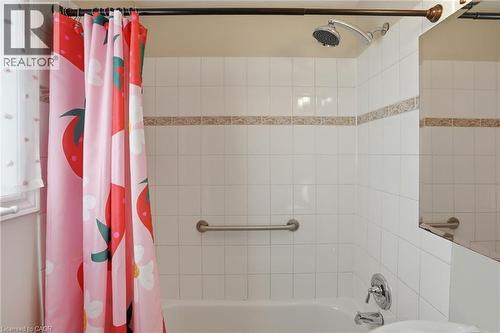 176 Adair Avenue N, Hamilton, ON - Indoor Photo Showing Bathroom