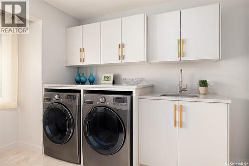323 Mallin Crescent, Saskatoon, SK - Indoor Photo Showing Laundry Room