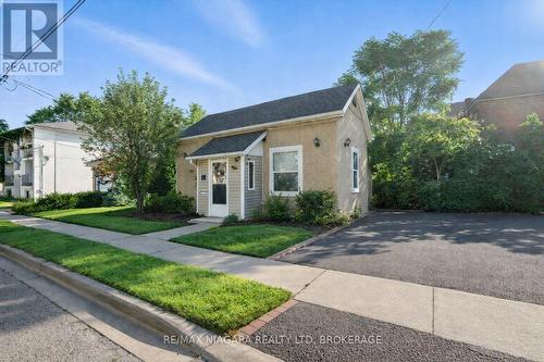 4 WOODLAND AVENUE  St. Catharines (Downtown), ON L2R 5A2