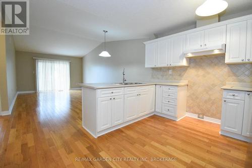11 - 162 First Street, Welland (Lincoln/Crowland), ON - Indoor Photo Showing Kitchen
