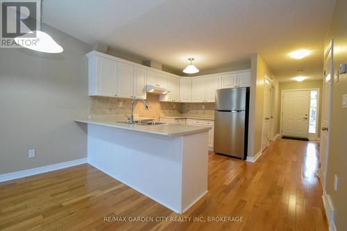11 - 162 First Street, Welland (Lincoln/Crowland), ON - Indoor Photo Showing Kitchen With Double Sink