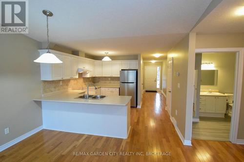 11 - 162 First Street, Welland (Lincoln/Crowland), ON - Indoor Photo Showing Kitchen With Double Sink