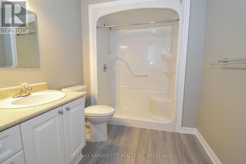 11 - 162 First Street, Welland (Lincoln/Crowland), ON - Indoor Photo Showing Bathroom