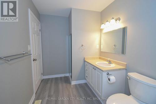 11 - 162 First Street, Welland (Lincoln/Crowland), ON - Indoor Photo Showing Bathroom