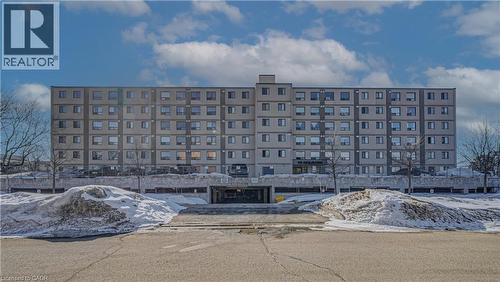 18 HOLBORN Court Unit# 610  Kitchener, ON N2A 4A1