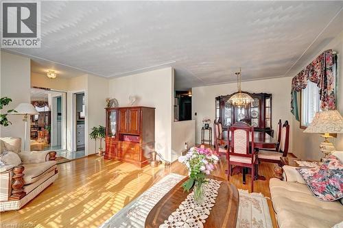 132 Forest Hill Drive, Kitchener, ON - Indoor Photo Showing Living Room