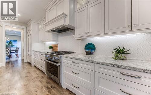 905 Old Cottage Court, Kitchener, ON - Indoor Photo Showing Kitchen With Upgraded Kitchen