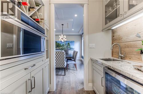 905 Old Cottage Court, Kitchener, ON - Indoor Photo Showing Kitchen With Upgraded Kitchen