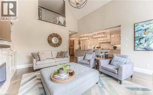 905 Old Cottage Court, Kitchener, ON - Indoor Photo Showing Living Room