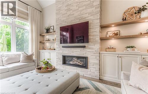 905 Old Cottage Court, Kitchener, ON - Indoor Photo Showing Living Room With Fireplace