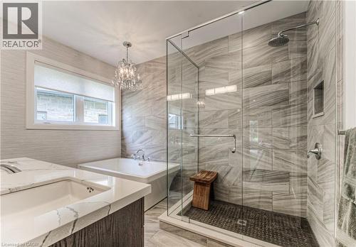 905 Old Cottage Court, Kitchener, ON - Indoor Photo Showing Bathroom