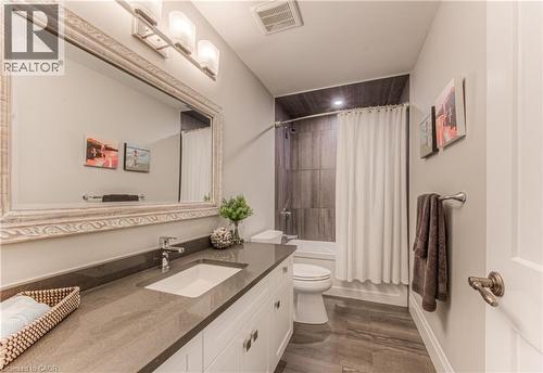 905 Old Cottage Court, Kitchener, ON - Indoor Photo Showing Bathroom