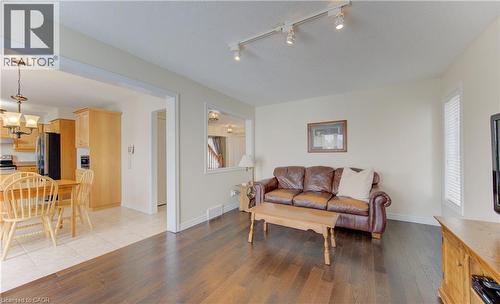 168 Bridgewater Crescent, Waterloo, ON - Indoor Photo Showing Living Room
