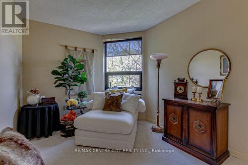203 - 549 Ridout Street N, London East (East F), ON - Indoor