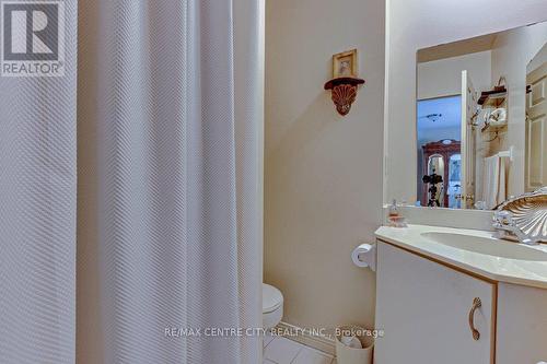 203 - 549 Ridout Street N, London East (East F), ON - Indoor Photo Showing Bathroom