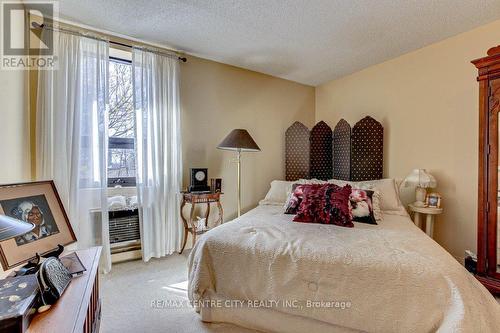 203 - 549 Ridout Street N, London East (East F), ON - Indoor Photo Showing Bedroom