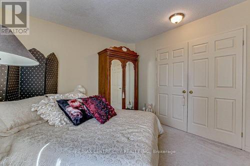 203 - 549 Ridout Street N, London East (East F), ON - Indoor Photo Showing Bedroom