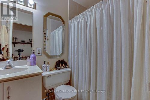 203 - 549 Ridout Street N, London East (East F), ON - Indoor Photo Showing Bathroom
