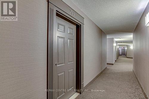 203 - 549 Ridout Street N, London East (East F), ON - Indoor Photo Showing Other Room