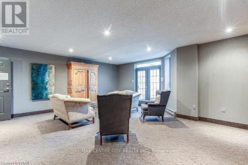 203 - 549 Ridout Street N, London East (East F), ON - Indoor
