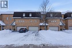 100 BEDDOE Drive Unit# 25  Hamilton, ON L8P 4Z2