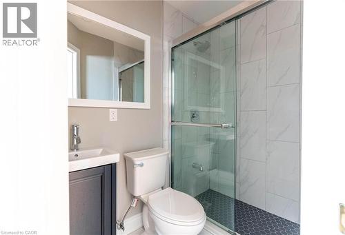 Full bath with a shower stall on main - 100 Beddoe Drive Unit# 25, Hamilton, ON - Indoor Photo Showing Bathroom