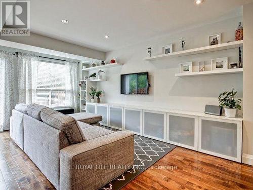 1070 Lindsay Drive, Oakville, ON - Indoor Photo Showing Other Room