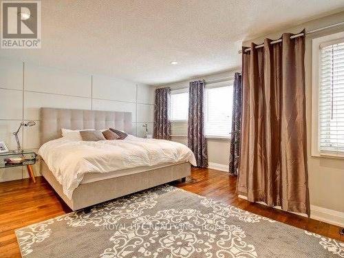 1070 Lindsay Drive, Oakville, ON - Indoor Photo Showing Bedroom