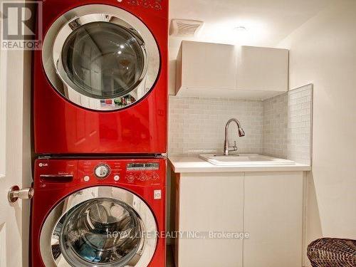 1070 Lindsay Drive, Oakville, ON - Indoor Photo Showing Laundry Room