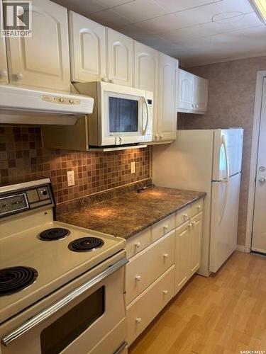 714 1St Street, Kipling, SK - Indoor Photo Showing Kitchen