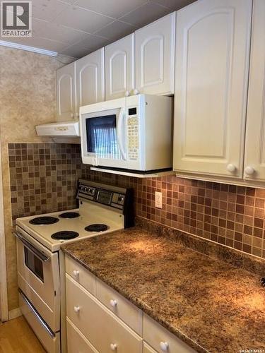 714 1St Street, Kipling, SK - Indoor Photo Showing Kitchen