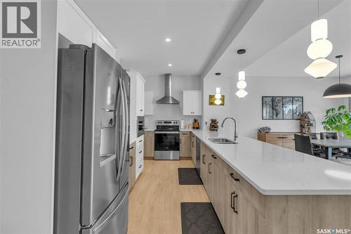319 Dziadyk Bend, Saskatoon, SK - Indoor Photo Showing Kitchen With Double Sink With Upgraded Kitchen