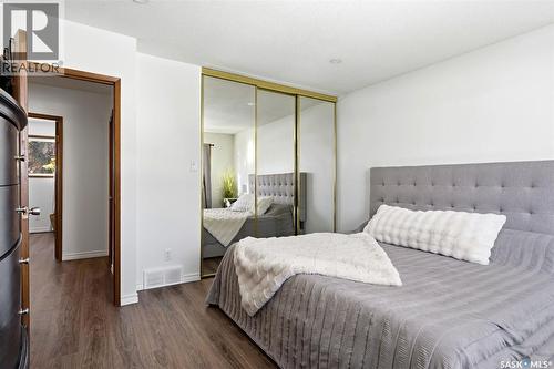 26 Mill Bay, Regina, SK - Indoor Photo Showing Bedroom