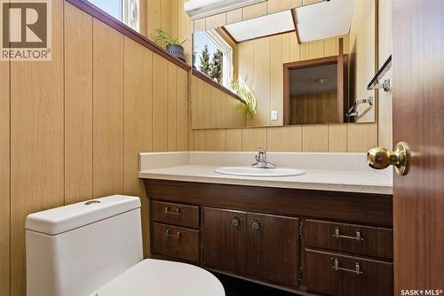 26 Mill Bay, Regina, SK - Indoor Photo Showing Bathroom