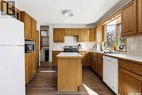26 Mill Bay, Regina, SK - Indoor Photo Showing Kitchen