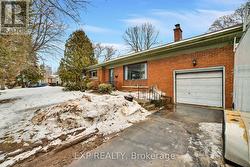 271 LINDEN AVENUE  Burlington (Shoreacres), ON L7L 2P4