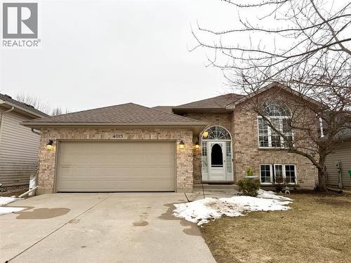 4015 Applewood DRIVE  Petrolia, ON N0N 1R0