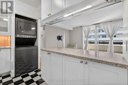 705 - 141 Somerset Street W, Ottawa, ON - Indoor Photo Showing Kitchen