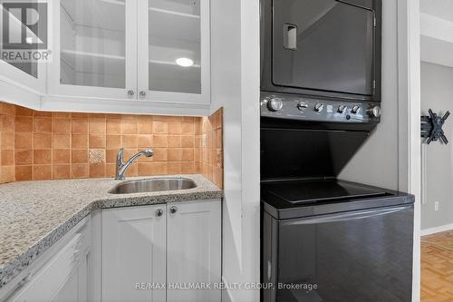 705 - 141 Somerset Street W, Ottawa, ON - Indoor Photo Showing Kitchen