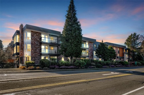 301-1725 Cedar Hill Cross Rd  Saanich, BC V8P 2P8