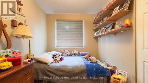 91 Anglesea Street, Goderich (Goderich (Town)), ON - Indoor Photo Showing Bedroom