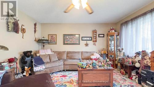 91 Anglesea Street, Goderich (Goderich (Town)), ON - Indoor Photo Showing Living Room